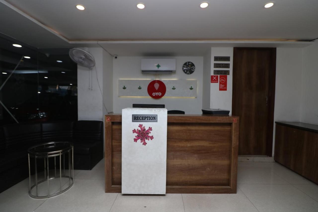 דלהי Oyo 9999 Hotel La Wisteria מראה חיצוני תמונה