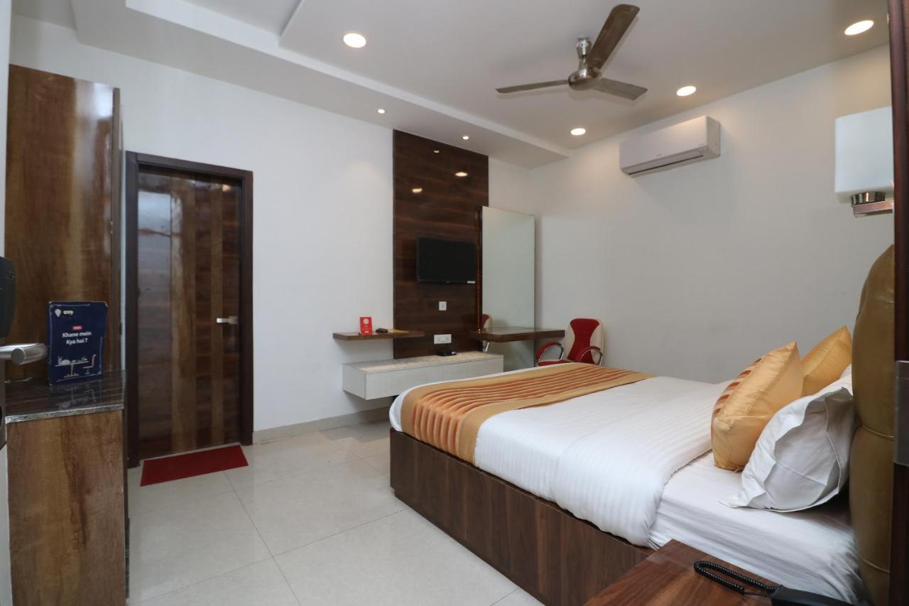 דלהי Oyo 9999 Hotel La Wisteria מראה חיצוני תמונה