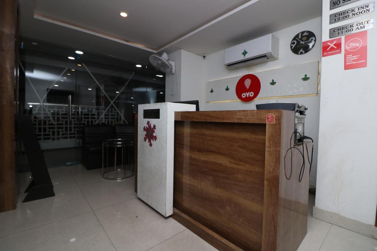 דלהי Oyo 9999 Hotel La Wisteria מראה חיצוני תמונה