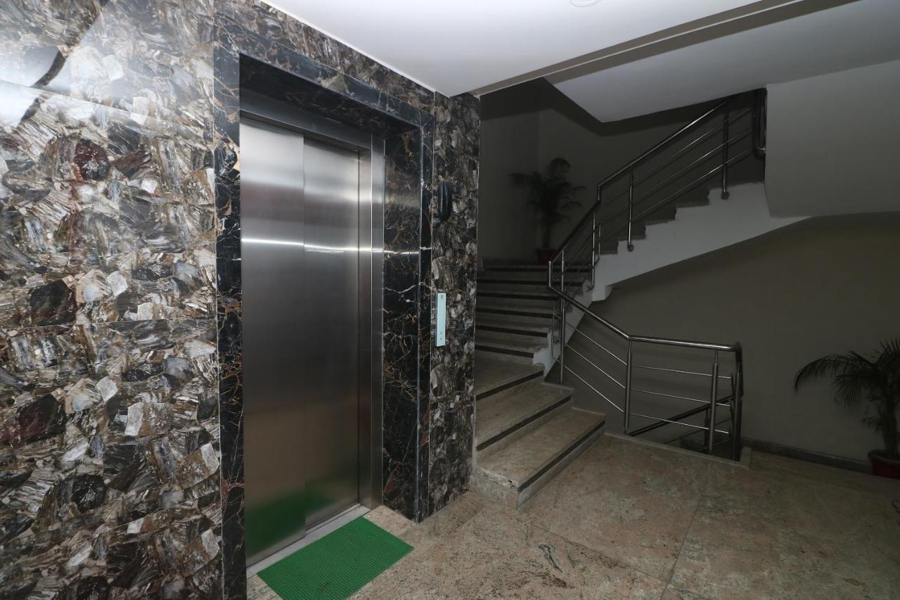 דלהי Oyo 9999 Hotel La Wisteria מראה חיצוני תמונה