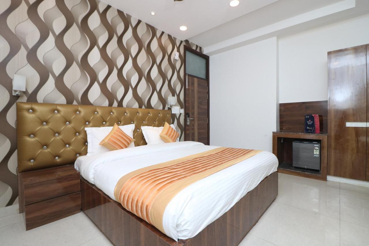 דלהי Oyo 9999 Hotel La Wisteria מראה חיצוני תמונה